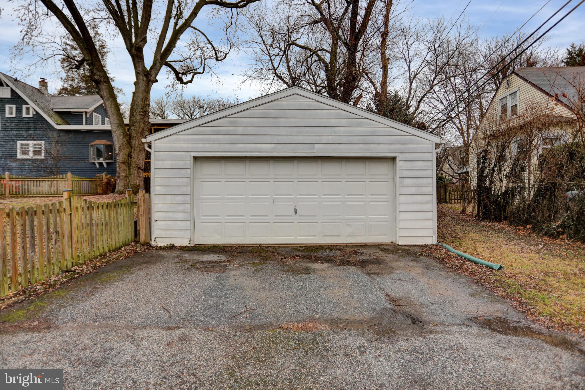 LAKE WALKER - Residential