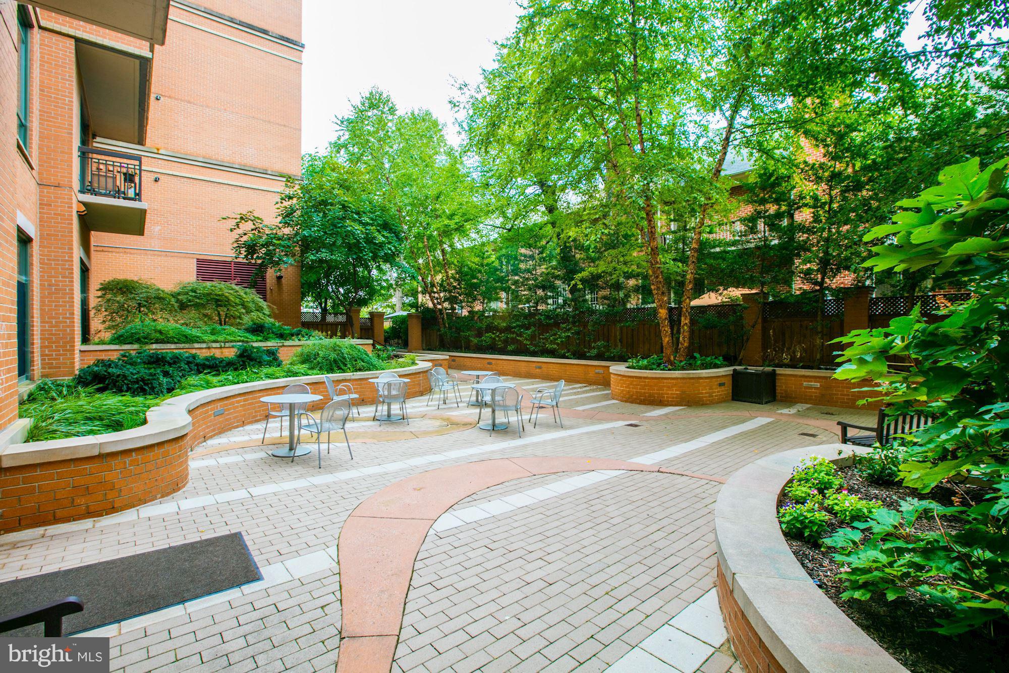 VIRGINIA SQUARE - Residential