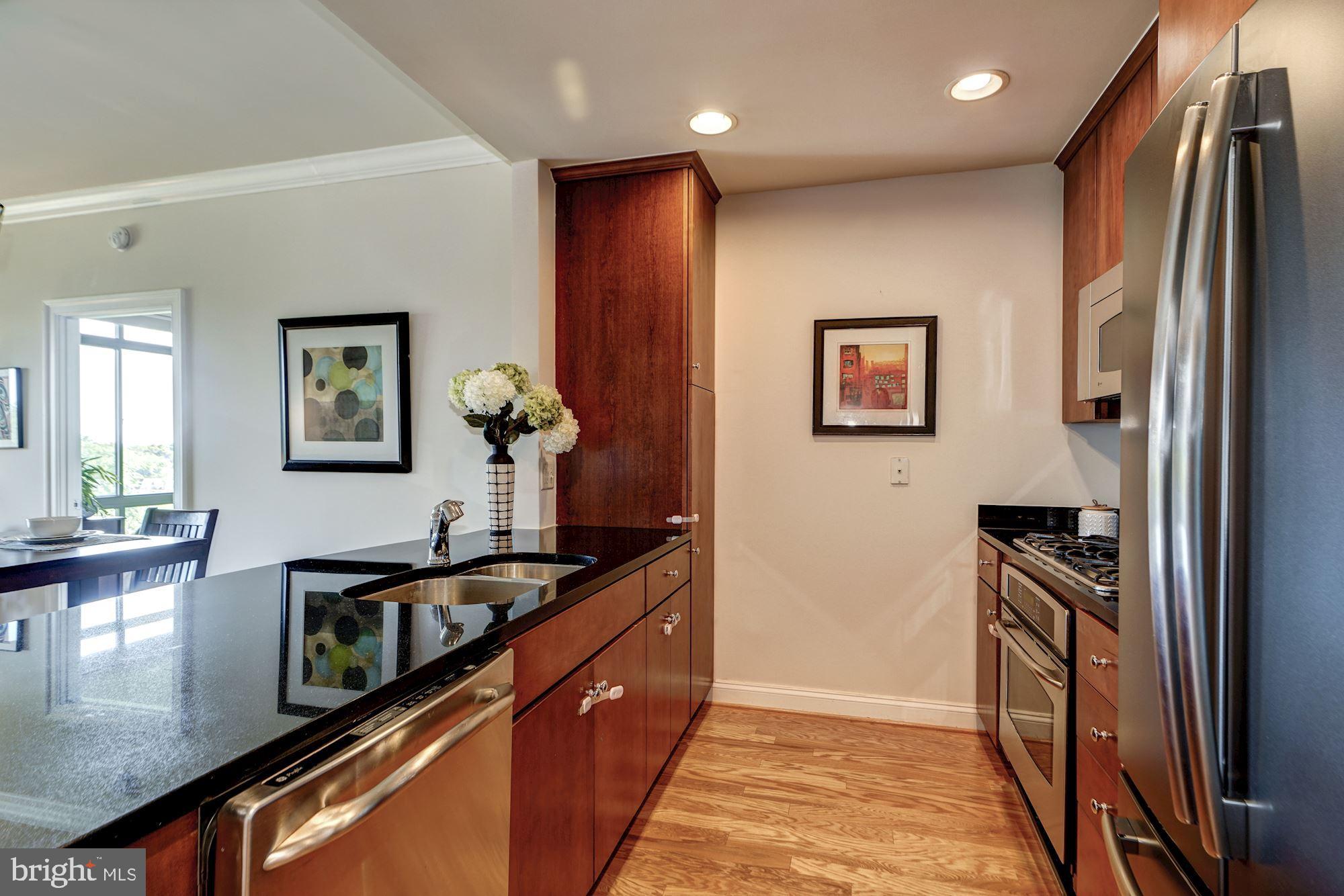 VIRGINIA SQUARE - Residential