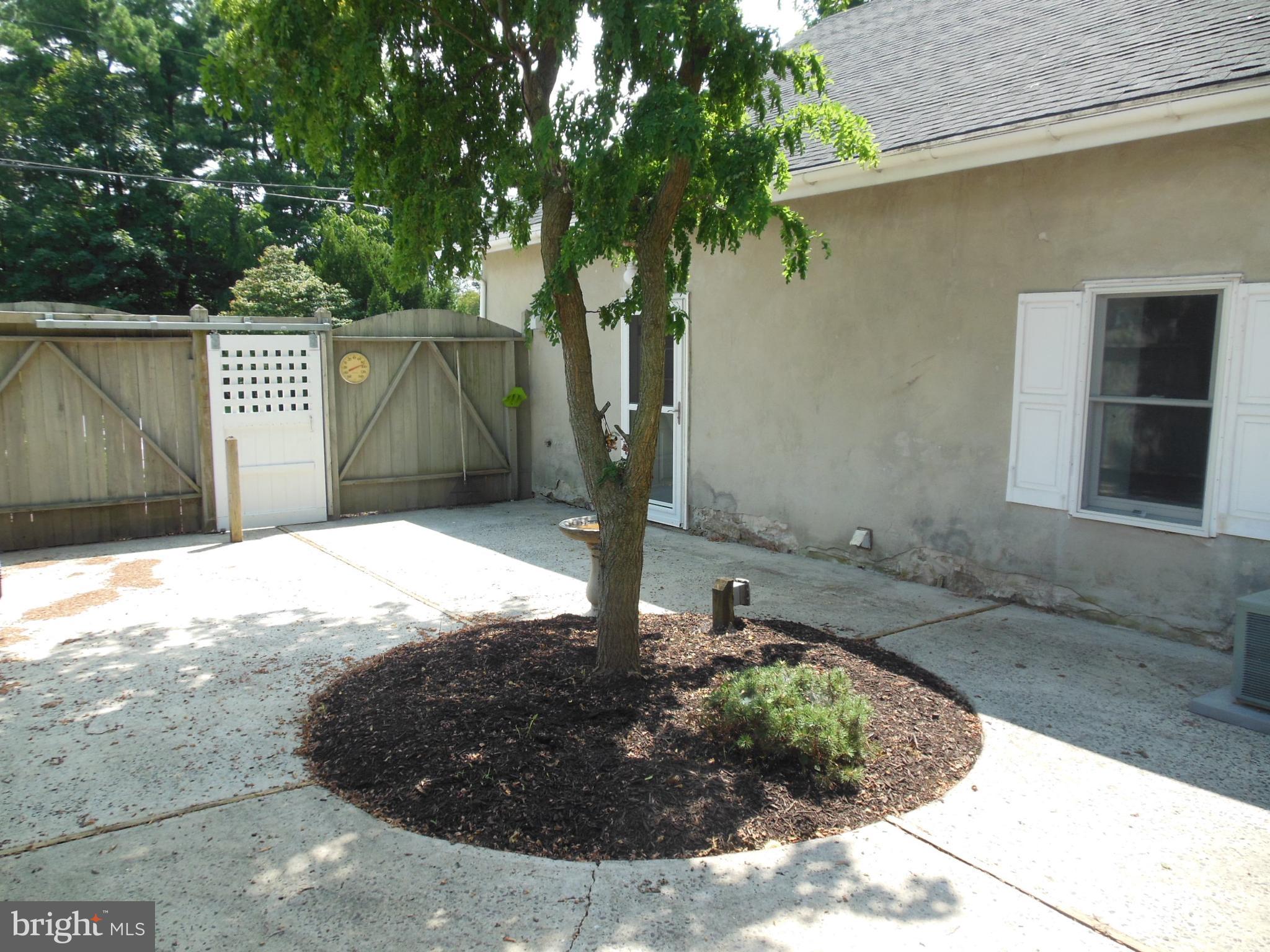 BROOKS EDGE - Residential Lease