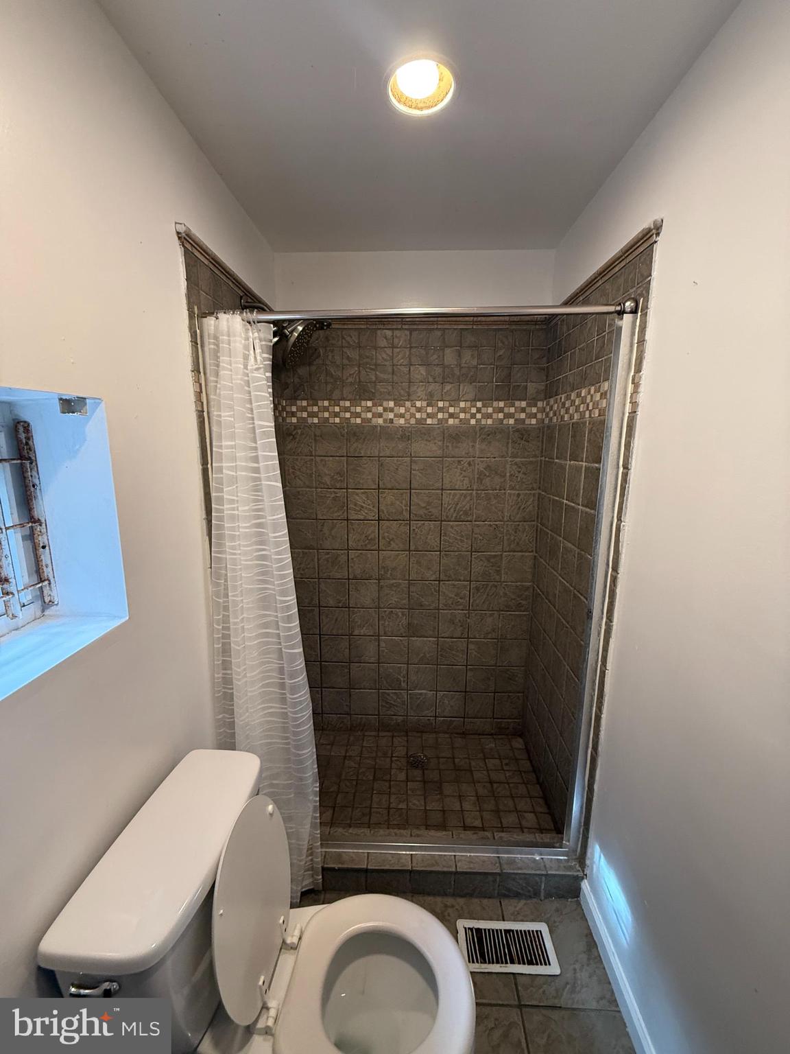 TEMPLE UNIVERSITY - Residential Lease