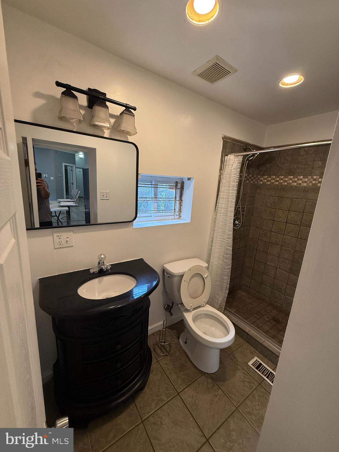 TEMPLE UNIVERSITY - Residential Lease