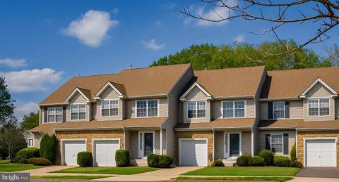 Photo of 4 Wayne Court, BLACKWOOD, NJ 08012 (MLS # NJCD2096894)