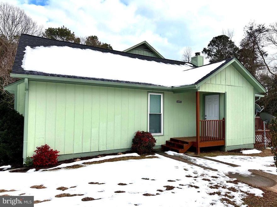 This townhouse is remarkable!  You will love the open floor plan and the wood burning fireplace. Very convenient to  Fredericksburg, Maryland and DC.