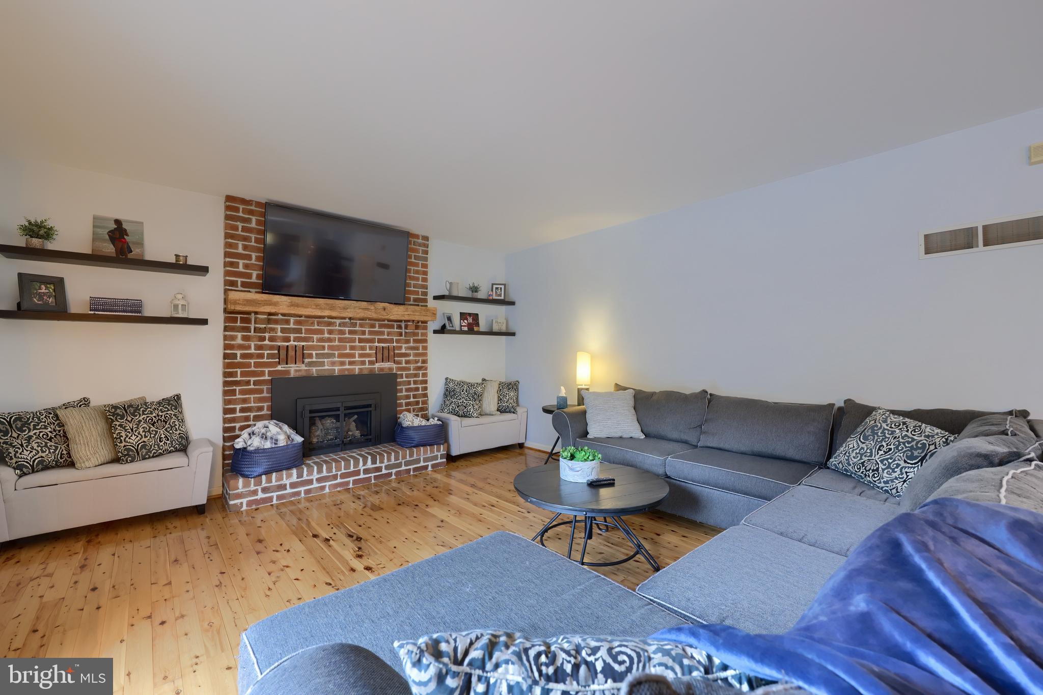 COLONY PARK - Residential