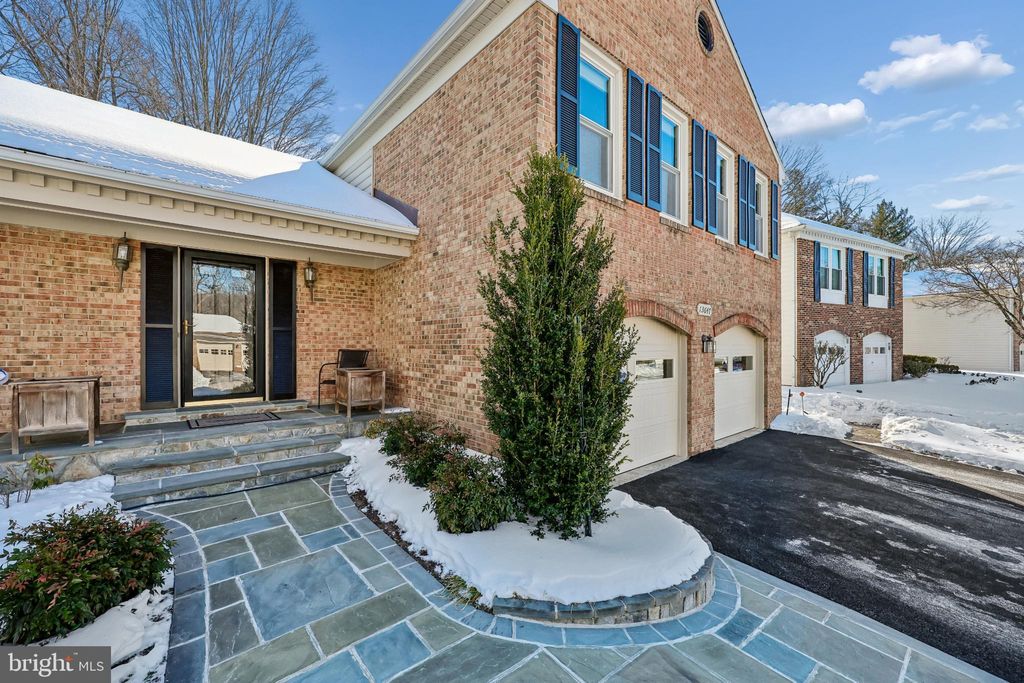 Photo of 13647 Spinning Wheel Drive, GERMANTOWN, MD 20874 (MLS # MDMC2215658)