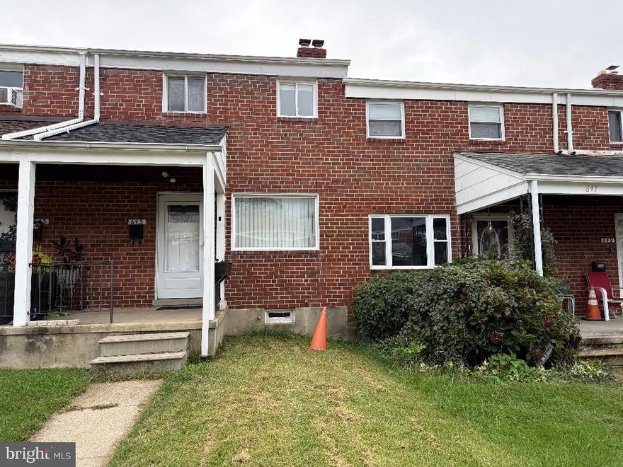 Completely remodeled 2 bedroom townhouse with all new appliances. Great location and move in ready.