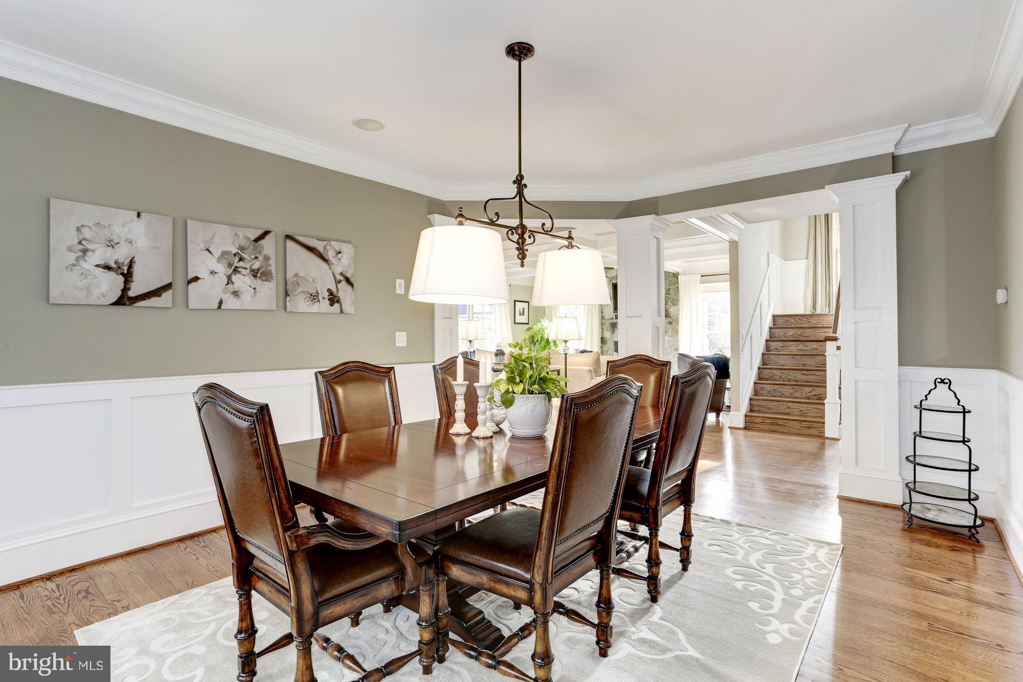 COUNTRY CLUB MANOR - Residential