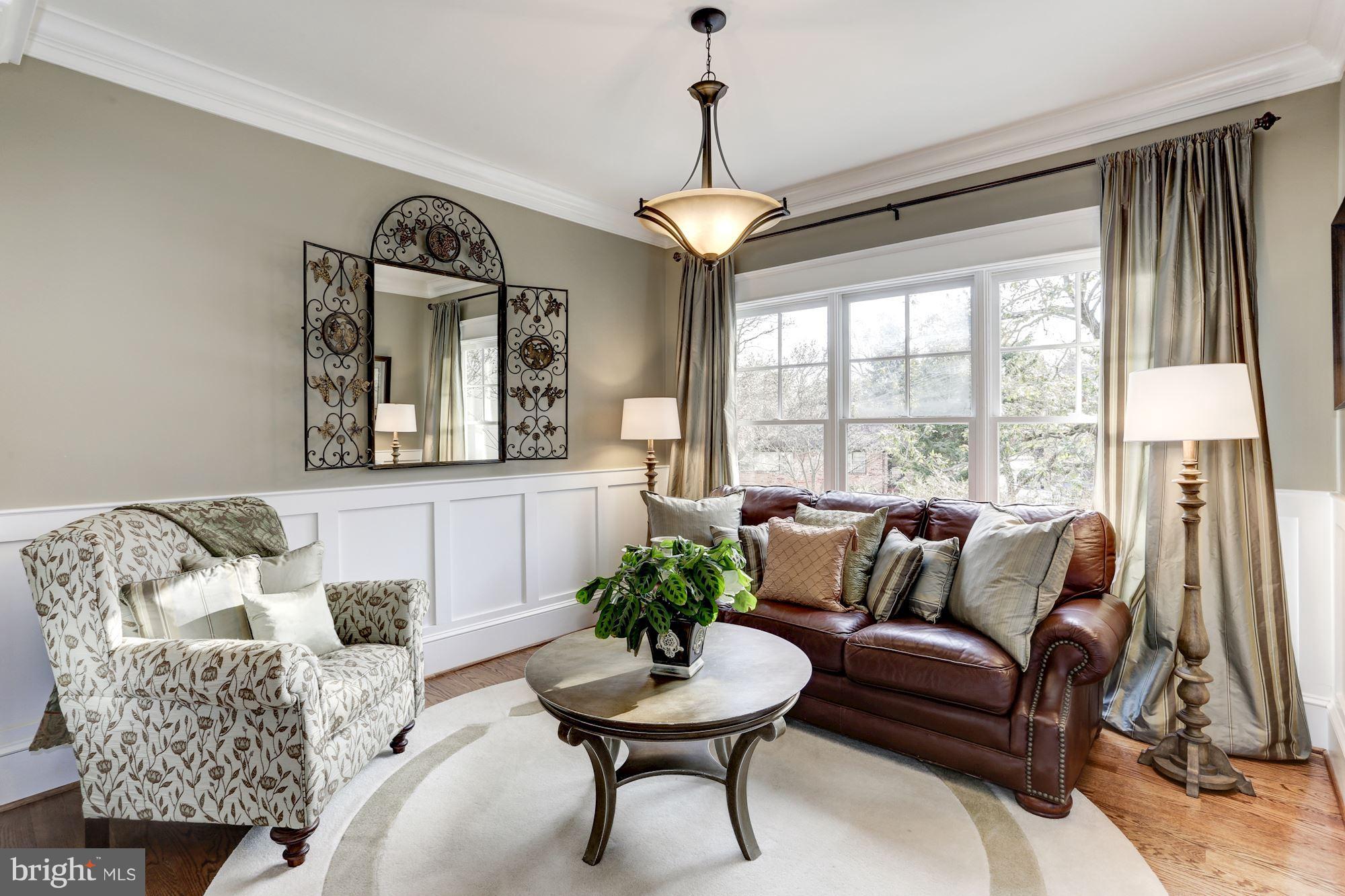 COUNTRY CLUB MANOR - Residential