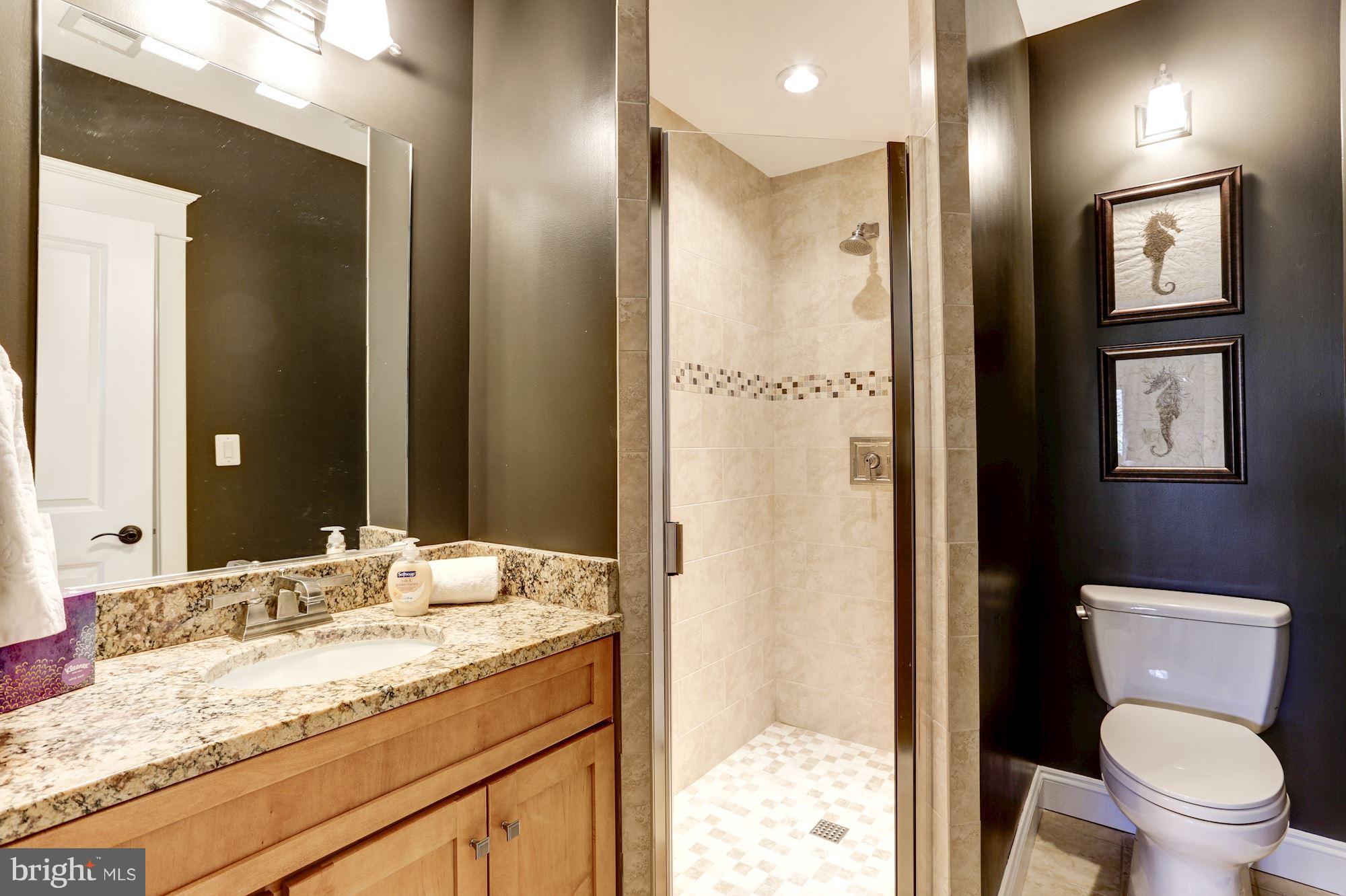 COUNTRY CLUB MANOR - Residential