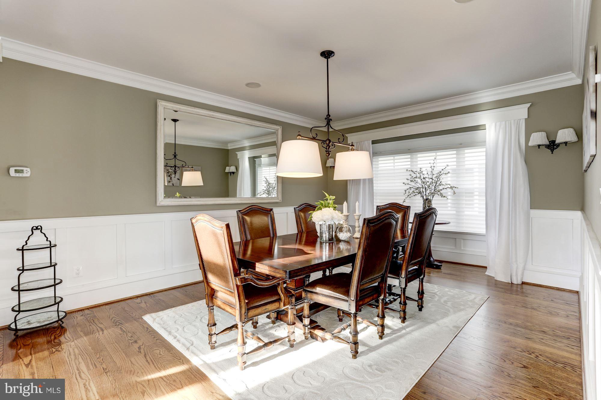 COUNTRY CLUB MANOR - Residential