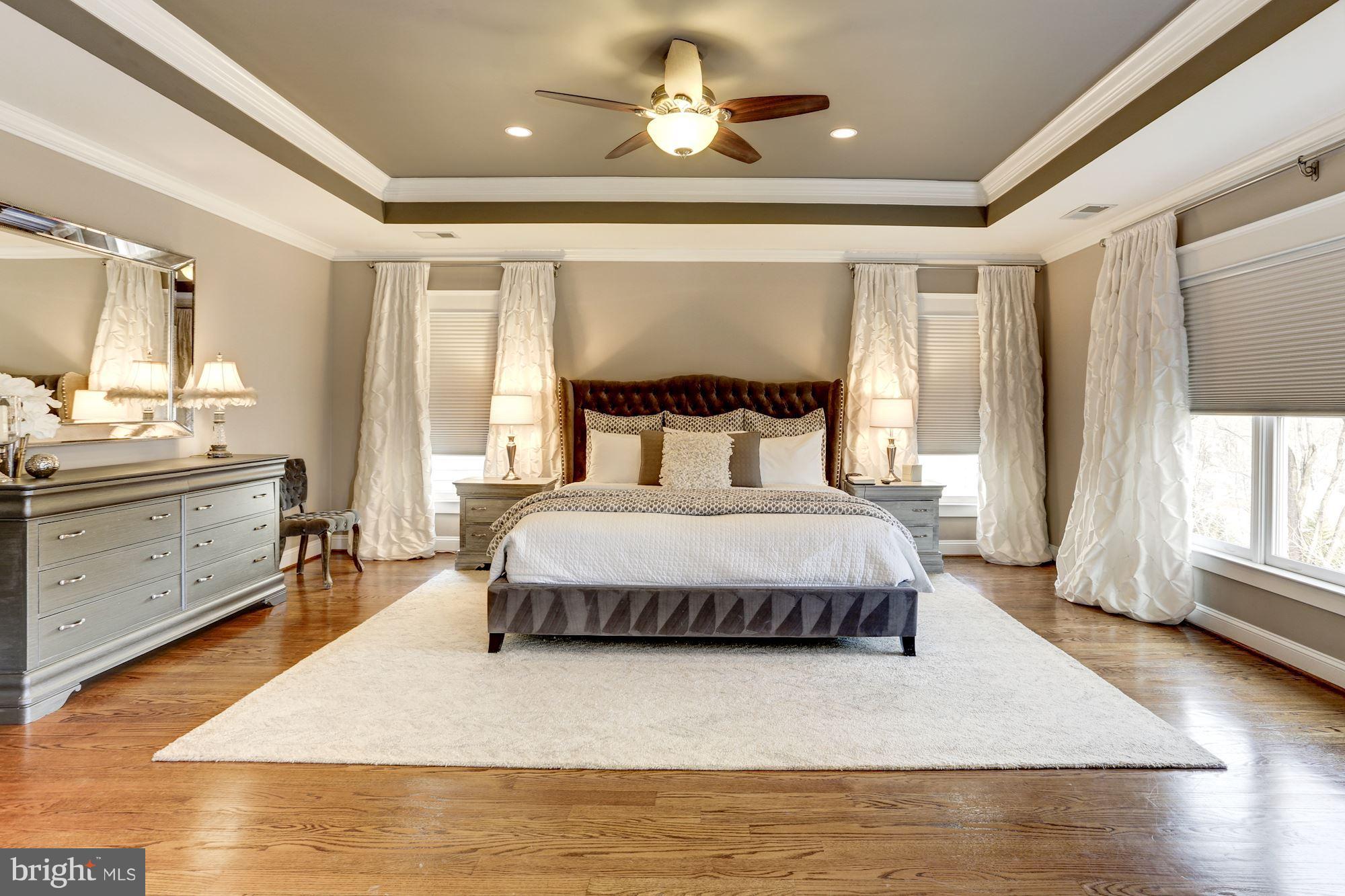 COUNTRY CLUB MANOR - Residential