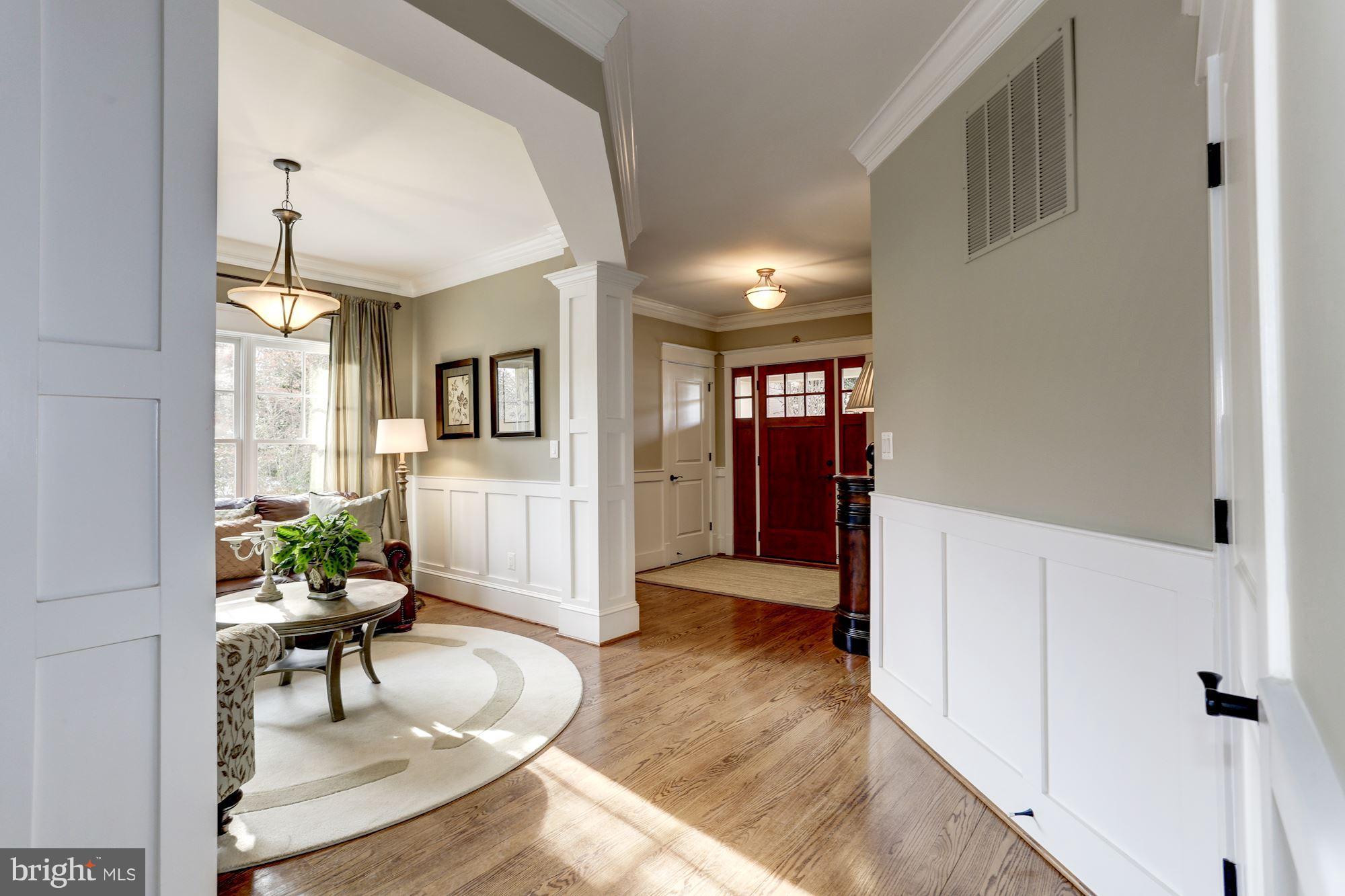 COUNTRY CLUB MANOR - Residential