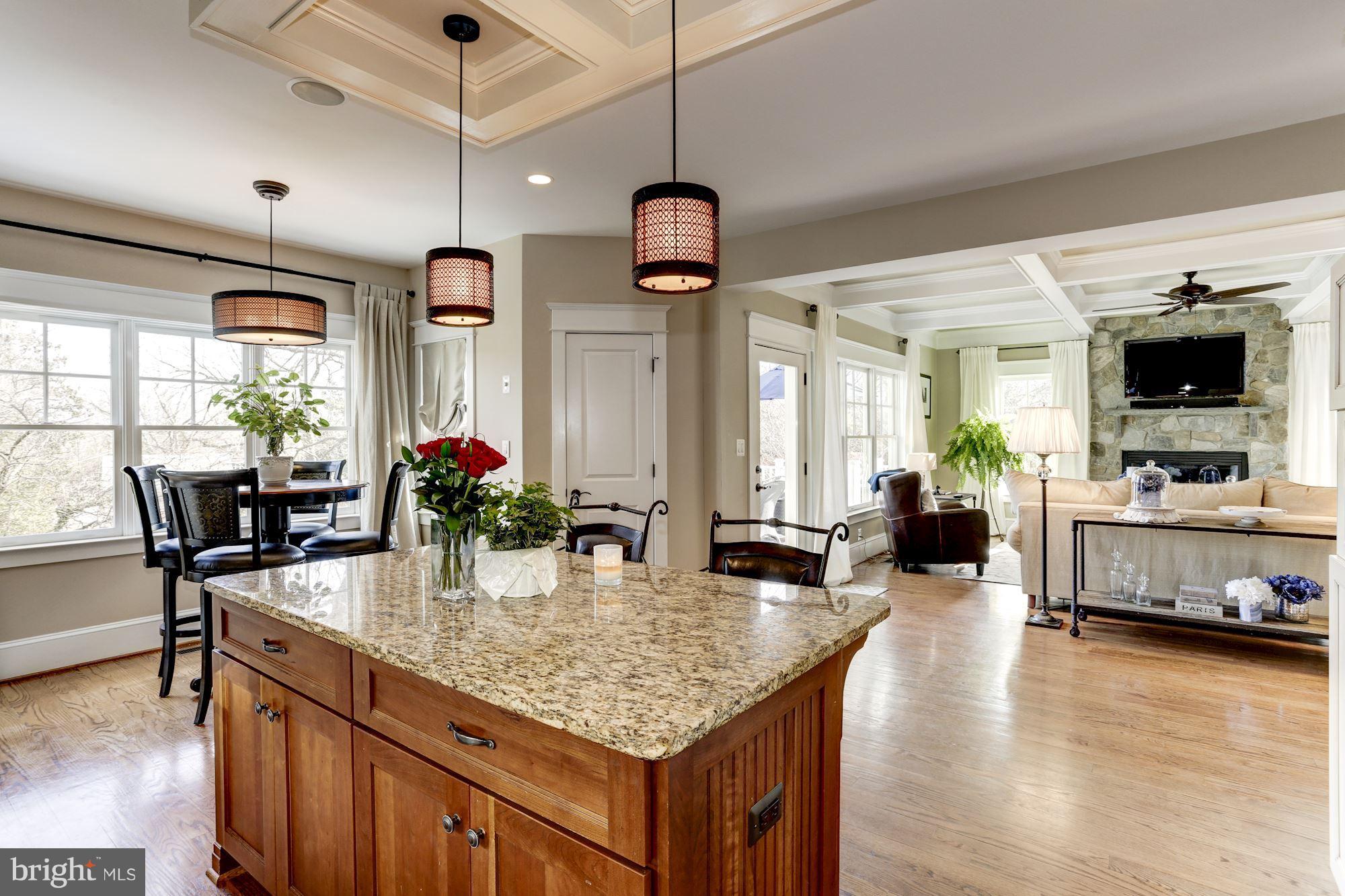 COUNTRY CLUB MANOR - Residential