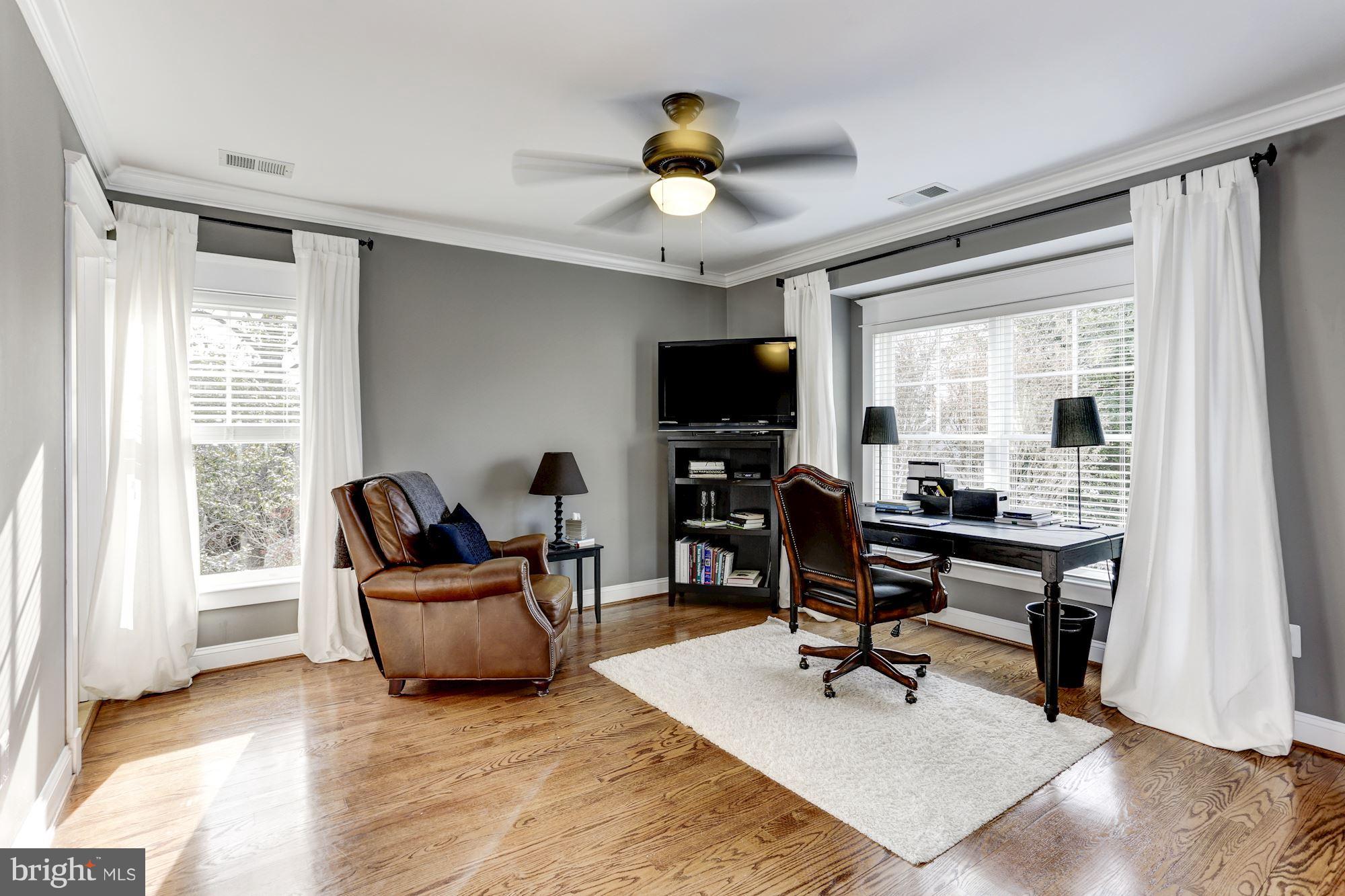 COUNTRY CLUB MANOR - Residential