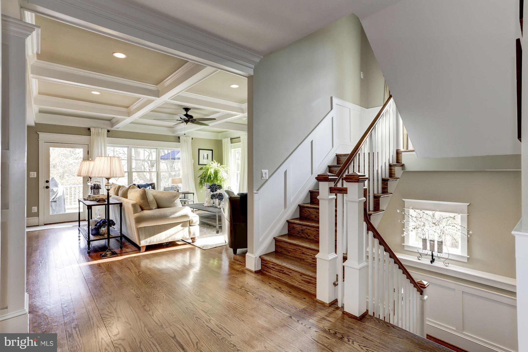 COUNTRY CLUB MANOR - Residential