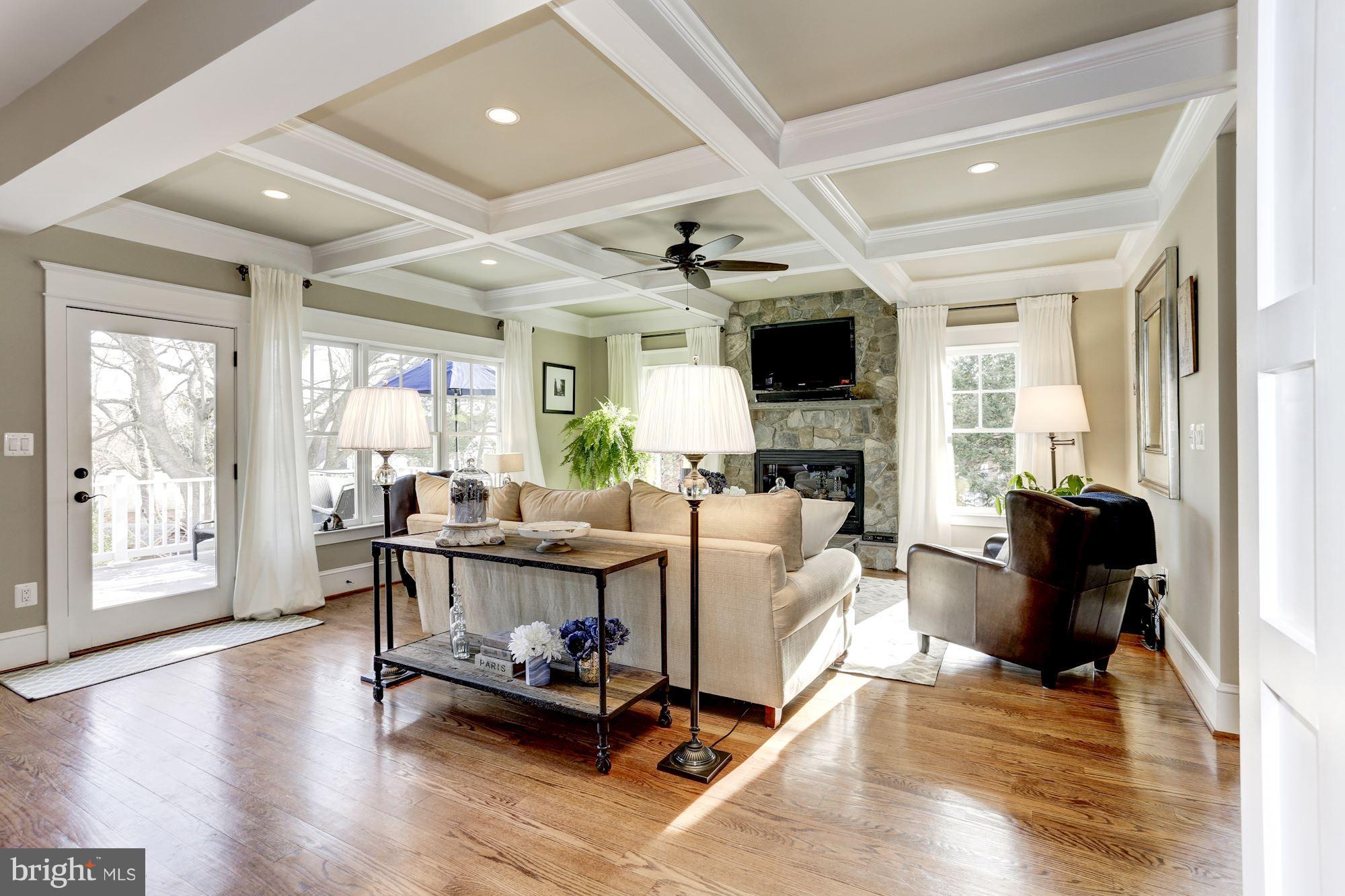 COUNTRY CLUB MANOR - Residential