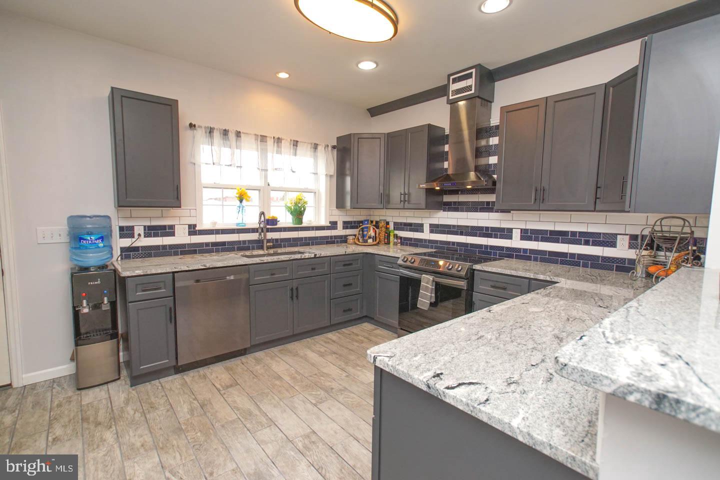 PORT RICHMOND - Residential