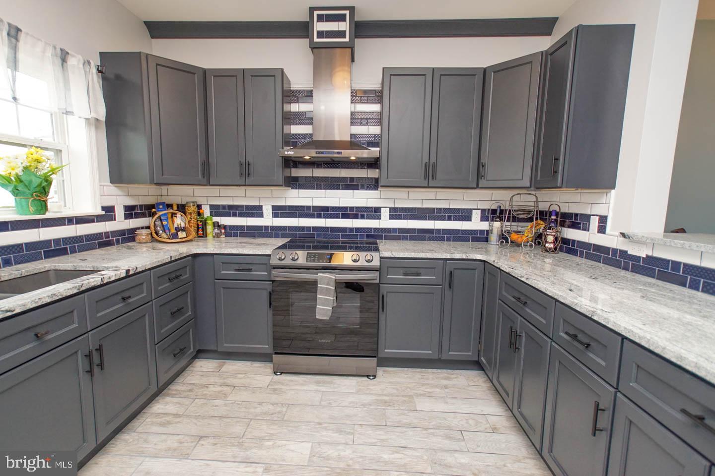 PORT RICHMOND - Residential