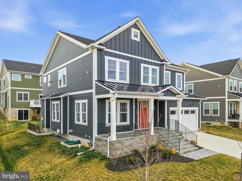 Homes For Sale - 5807 Beecher Street<br/> CHEVERLY, MD 20785