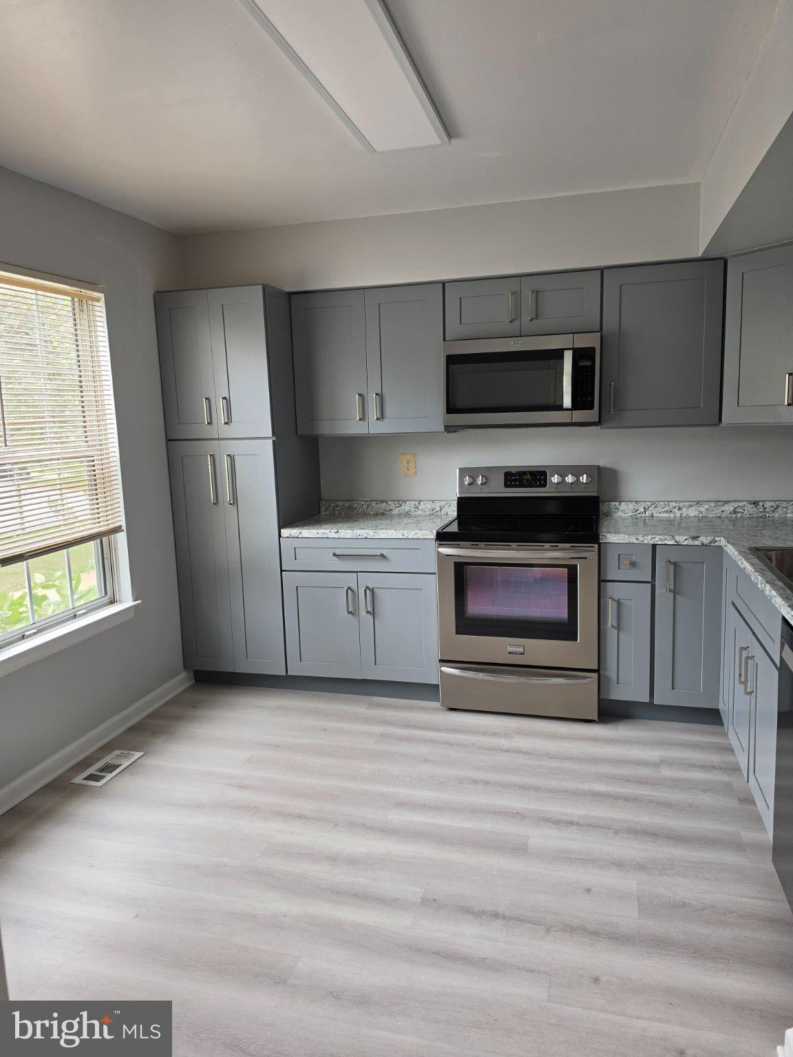 3312 MIDLAND COURT