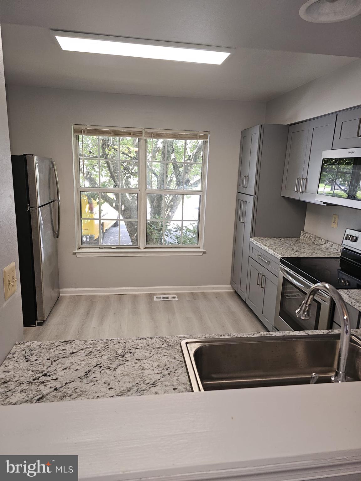 3312 MIDLAND COURT