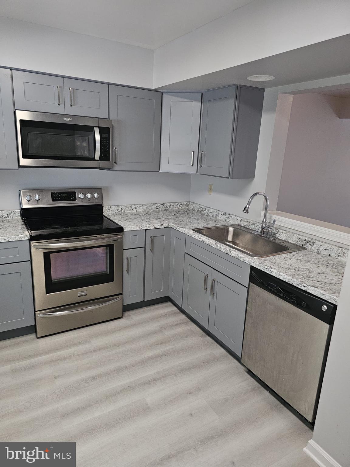 3312 MIDLAND COURT