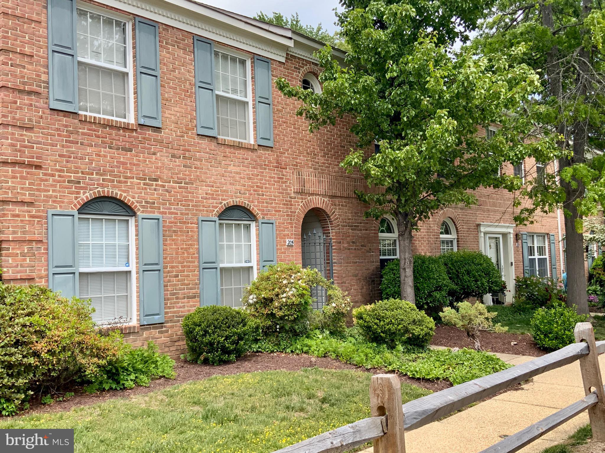 205 HEATHER COURT