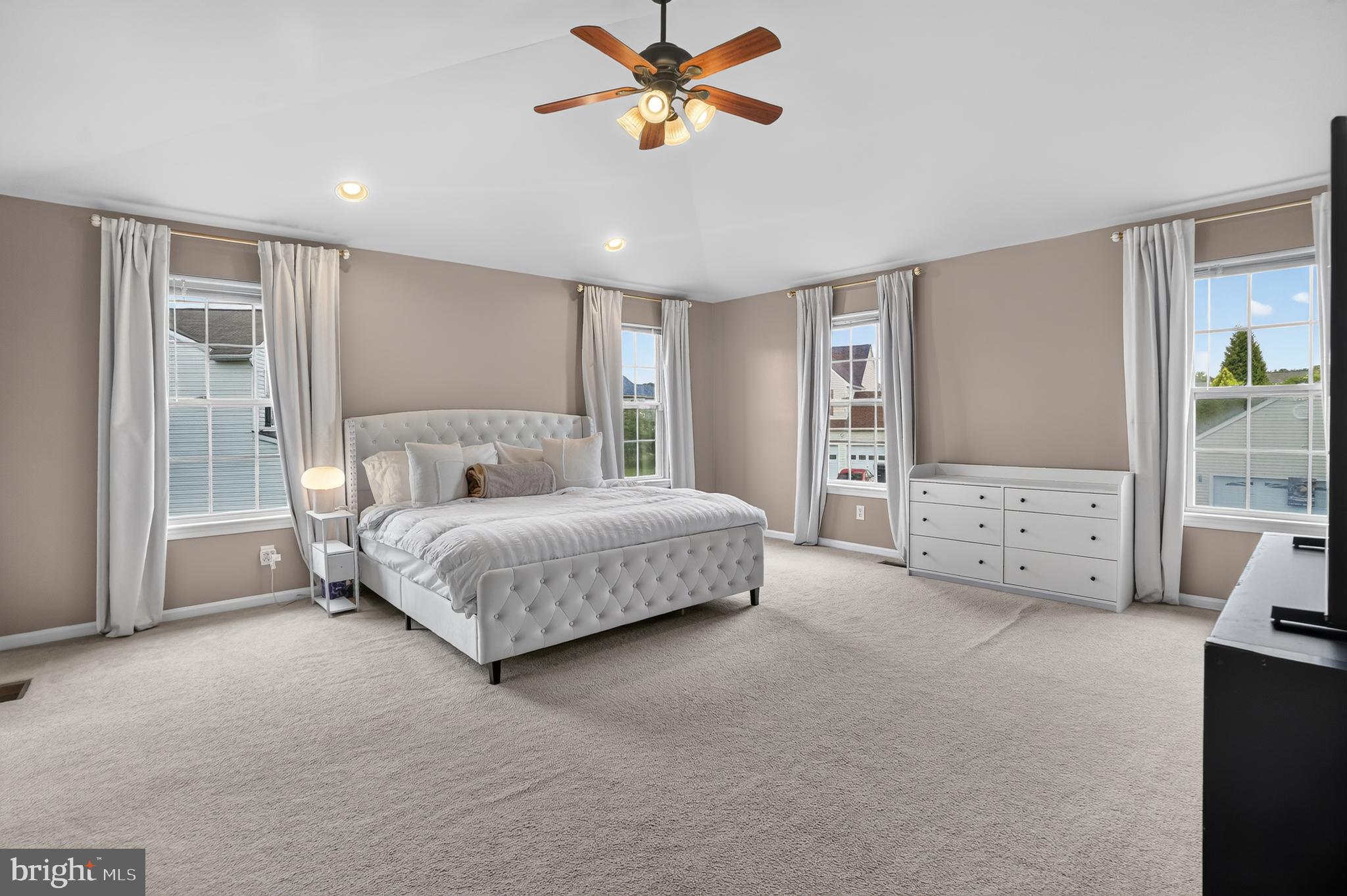 101 S KEYSTONE WAY 78