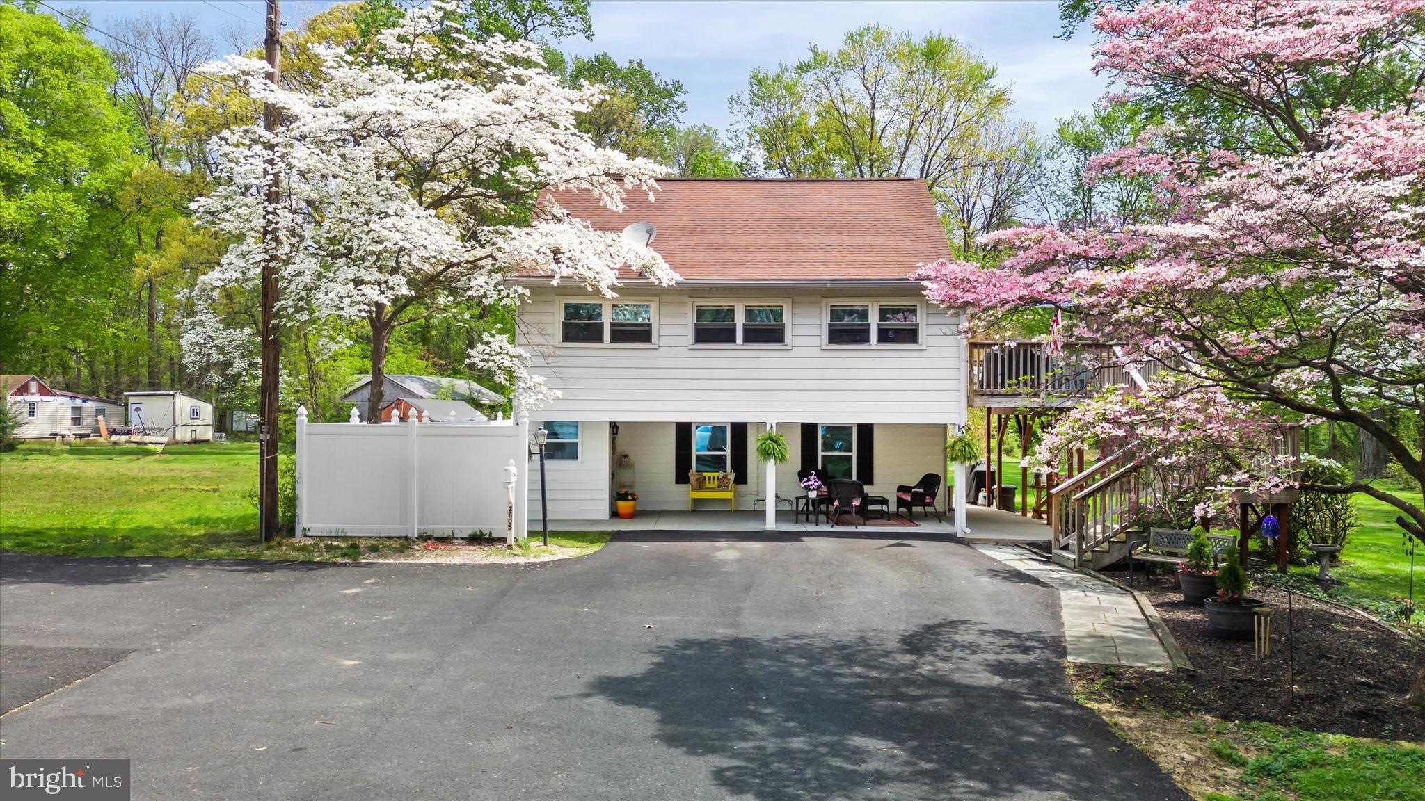 WHITE VILLAGE - Residential