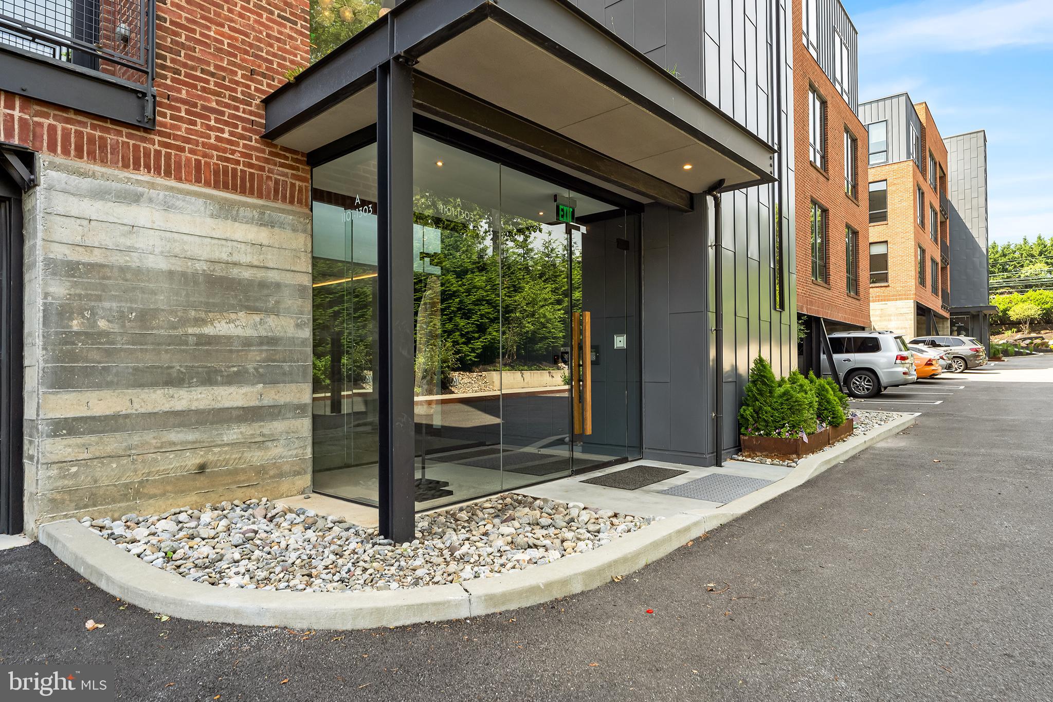 427 E LANCASTER AVENUE 1202
