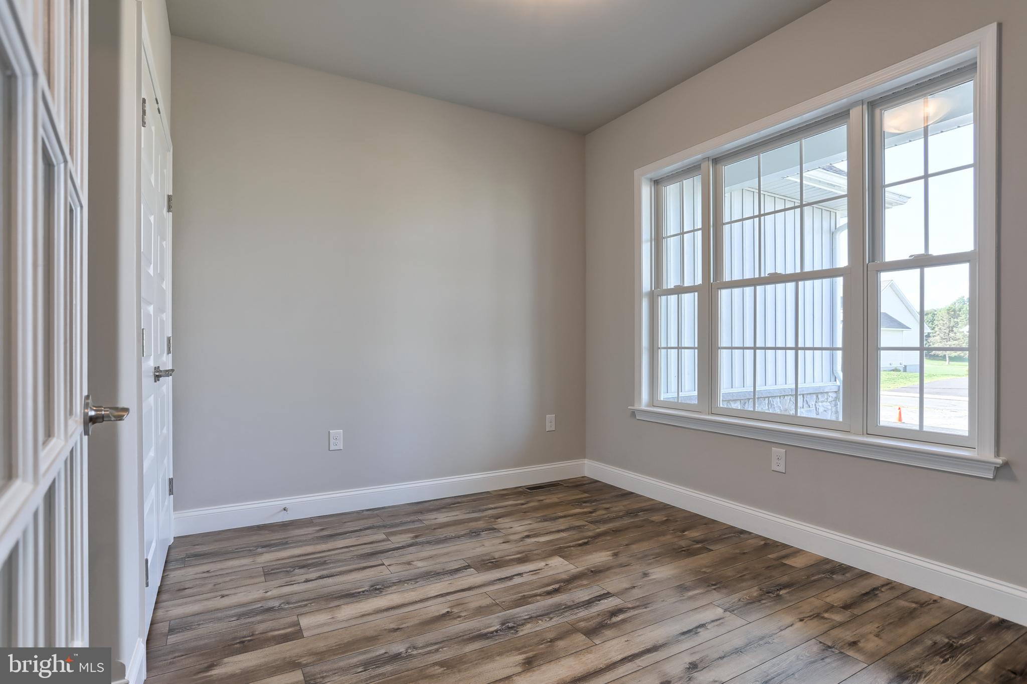 018 ROLLING MEADOW RD