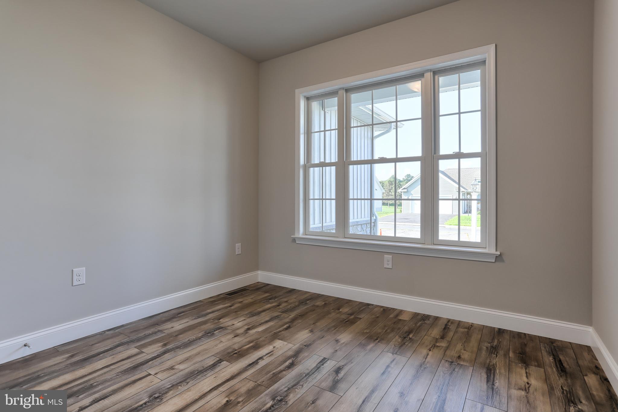 018 ROLLING MEADOW RD