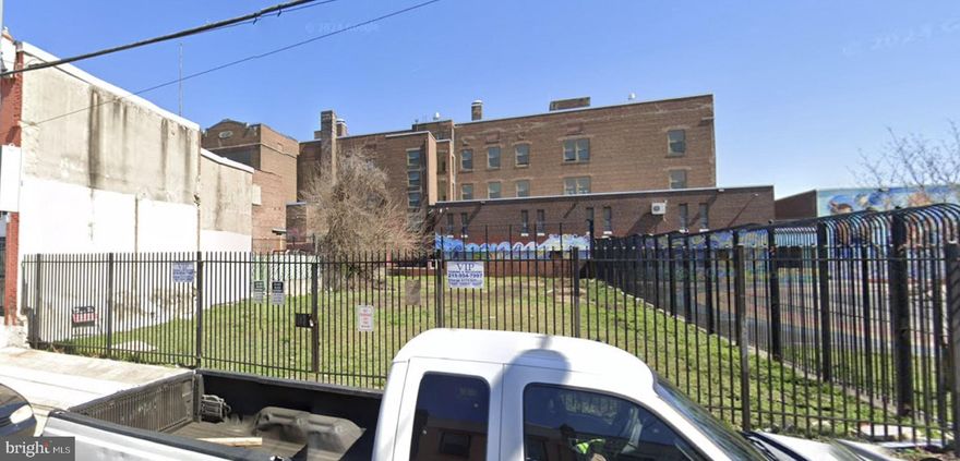 Great double lot for sale on N 6th St. Build or use for your personal use. Vacant and ready to go. 55 x 113. Zoned RM1. completely fenced in