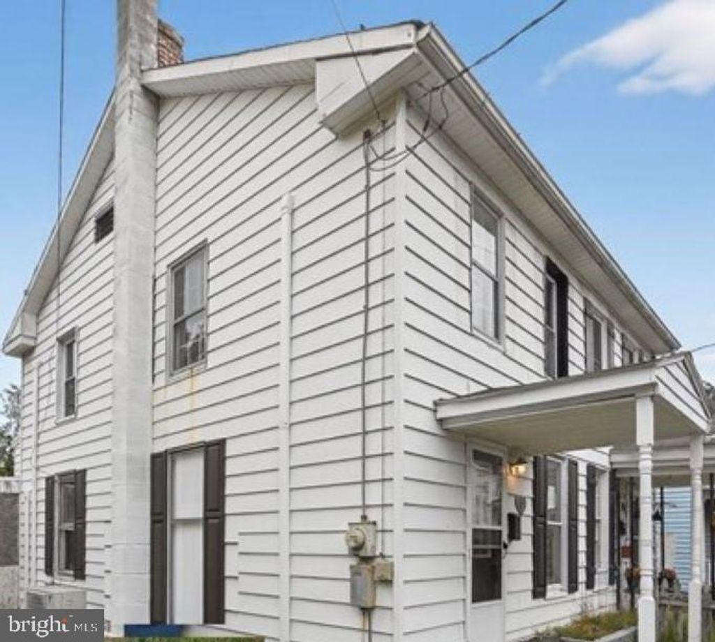 Photo of 45 W Dahlgren Street, GREENCASTLE, PA 17225 (MLS # PAFL2030490)