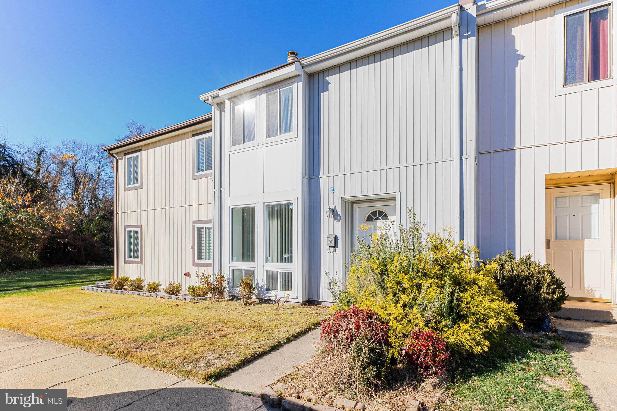 1024 QUEENS COURT