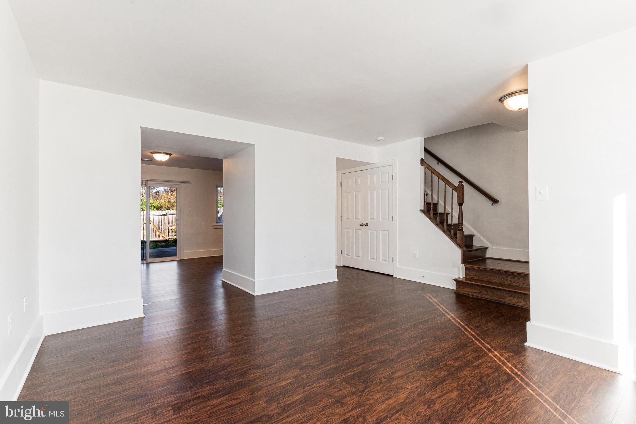 1024 QUEENS COURT