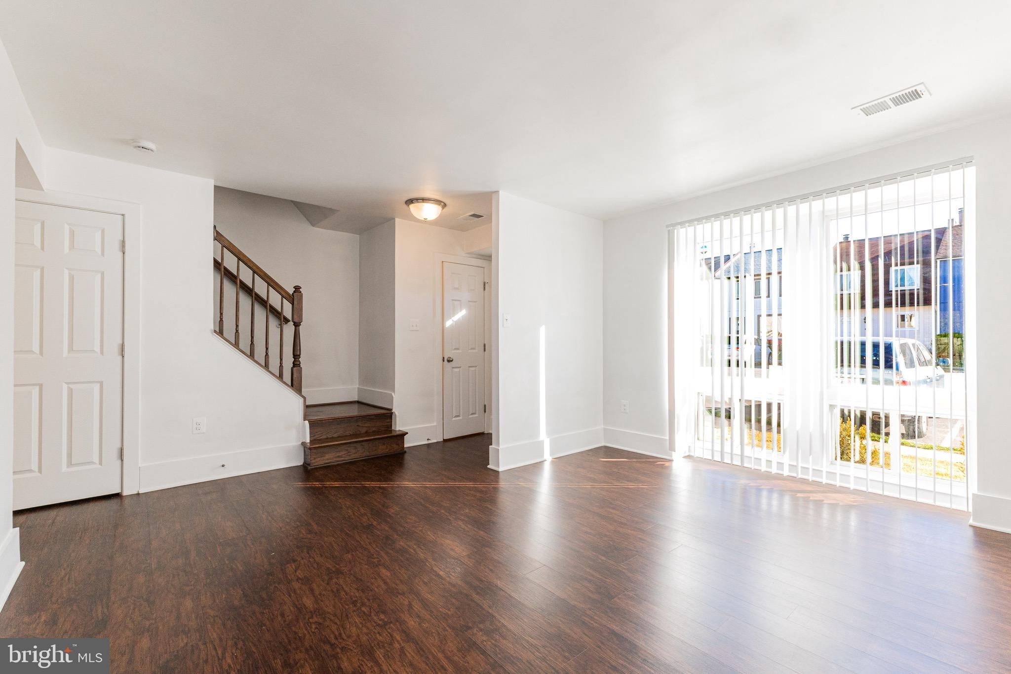 1024 QUEENS COURT