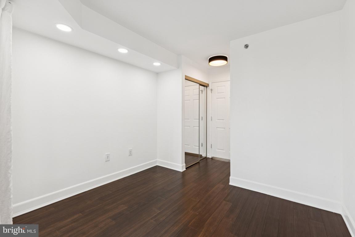 CARLYLE TOWERS - Residential Lease