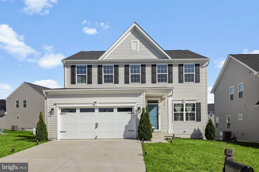 Discover your dream home, built in 2020, featuring a modern open layout with 4 bedrooms and 2.5 bathrooms. The kitchen shines with stainless steel appliances, a large center island, and an eat-in area. Enjoy a spacious living room bathed in natural light and a versatile front bonus room ideal for a home office. Upstairs, the primary bedroom offers a deep walk-in closet and an ensuite with dual sinks and a walk-in shower. A generous backyard awaits. Don't miss out—tour this gem today!