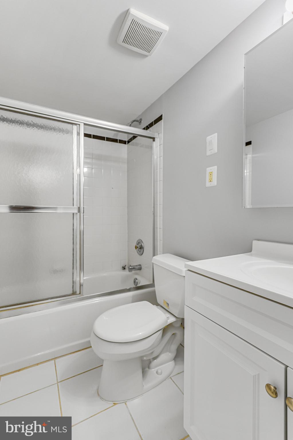 BROYHILL PARK - Residential Lease