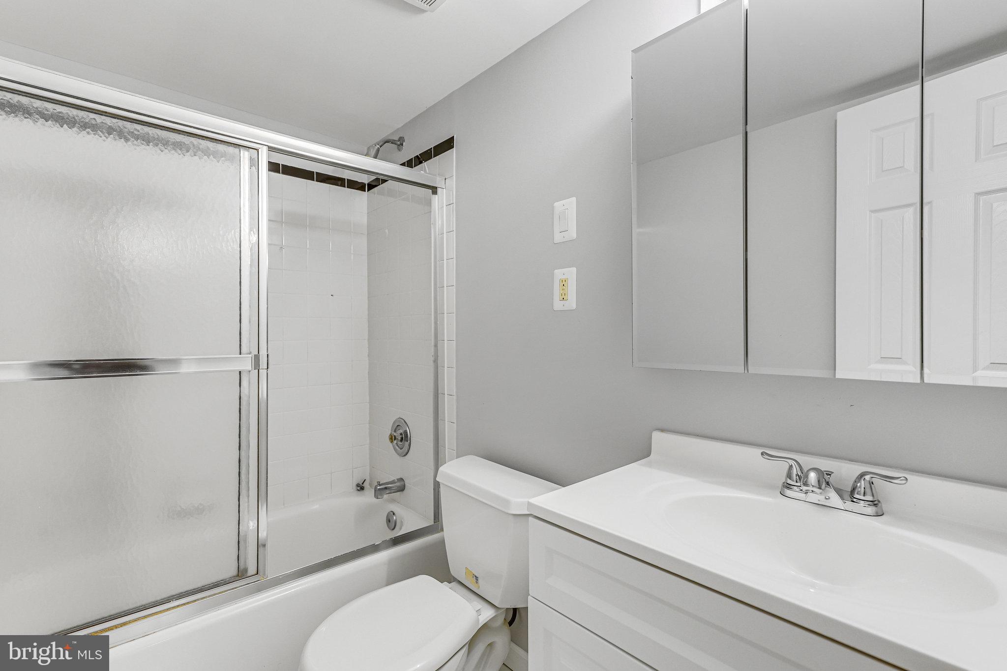 BROYHILL PARK - Residential Lease