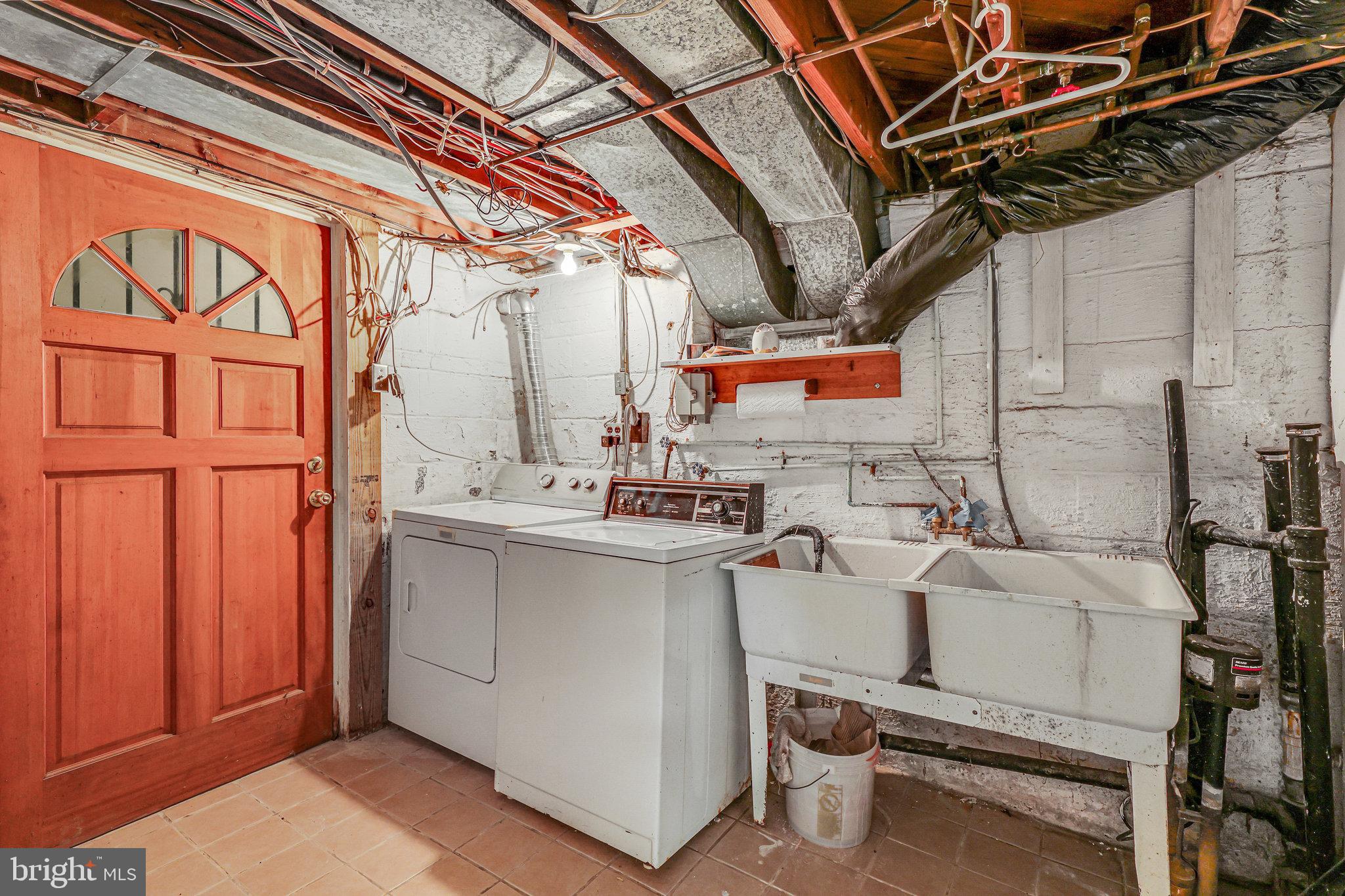 BROYHILL PARK - Residential Lease