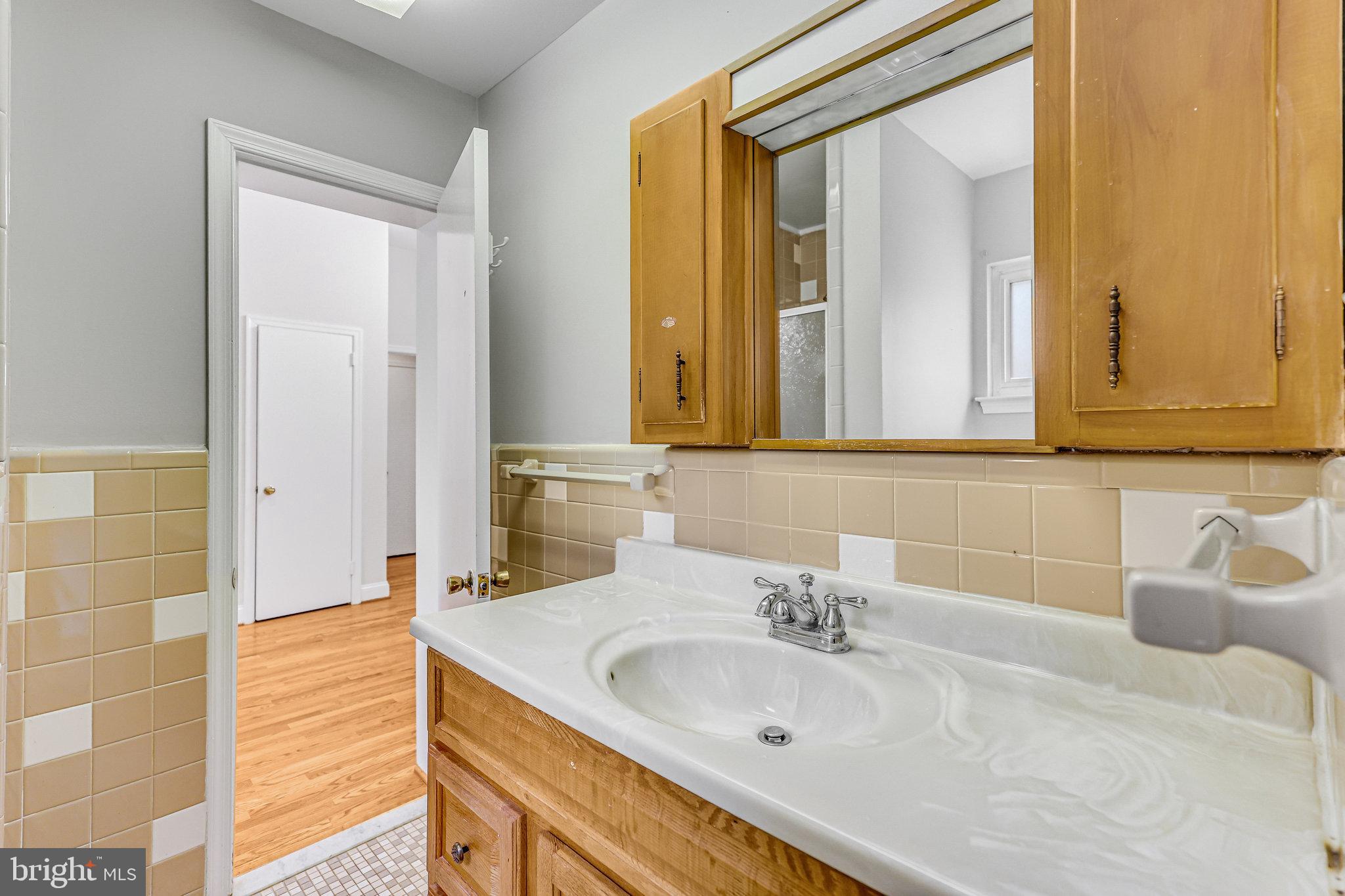 BROYHILL PARK - Residential Lease