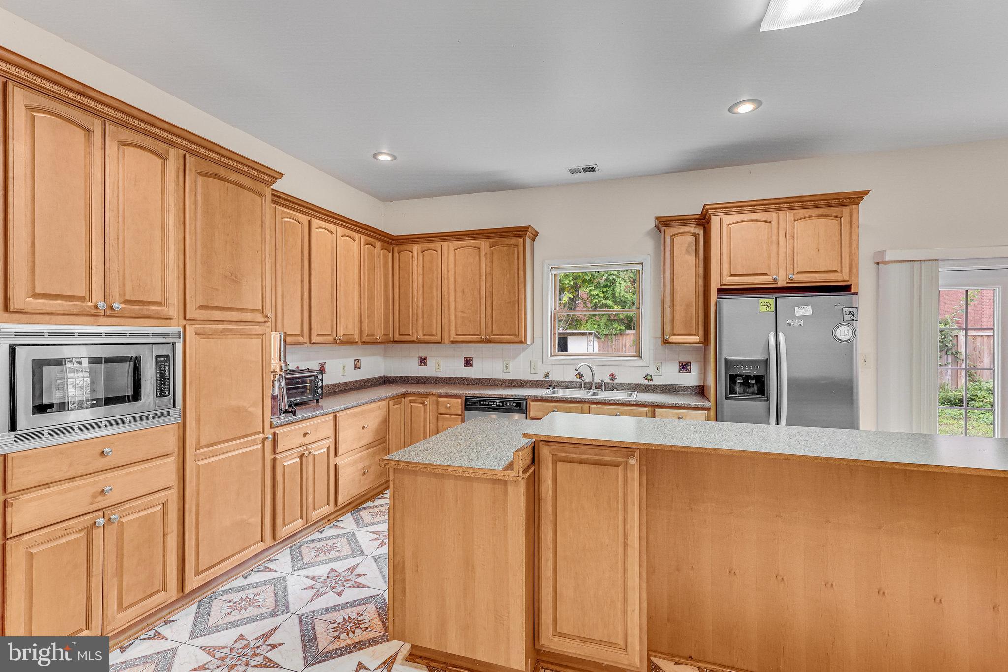 BROYHILL PARK - Residential Lease