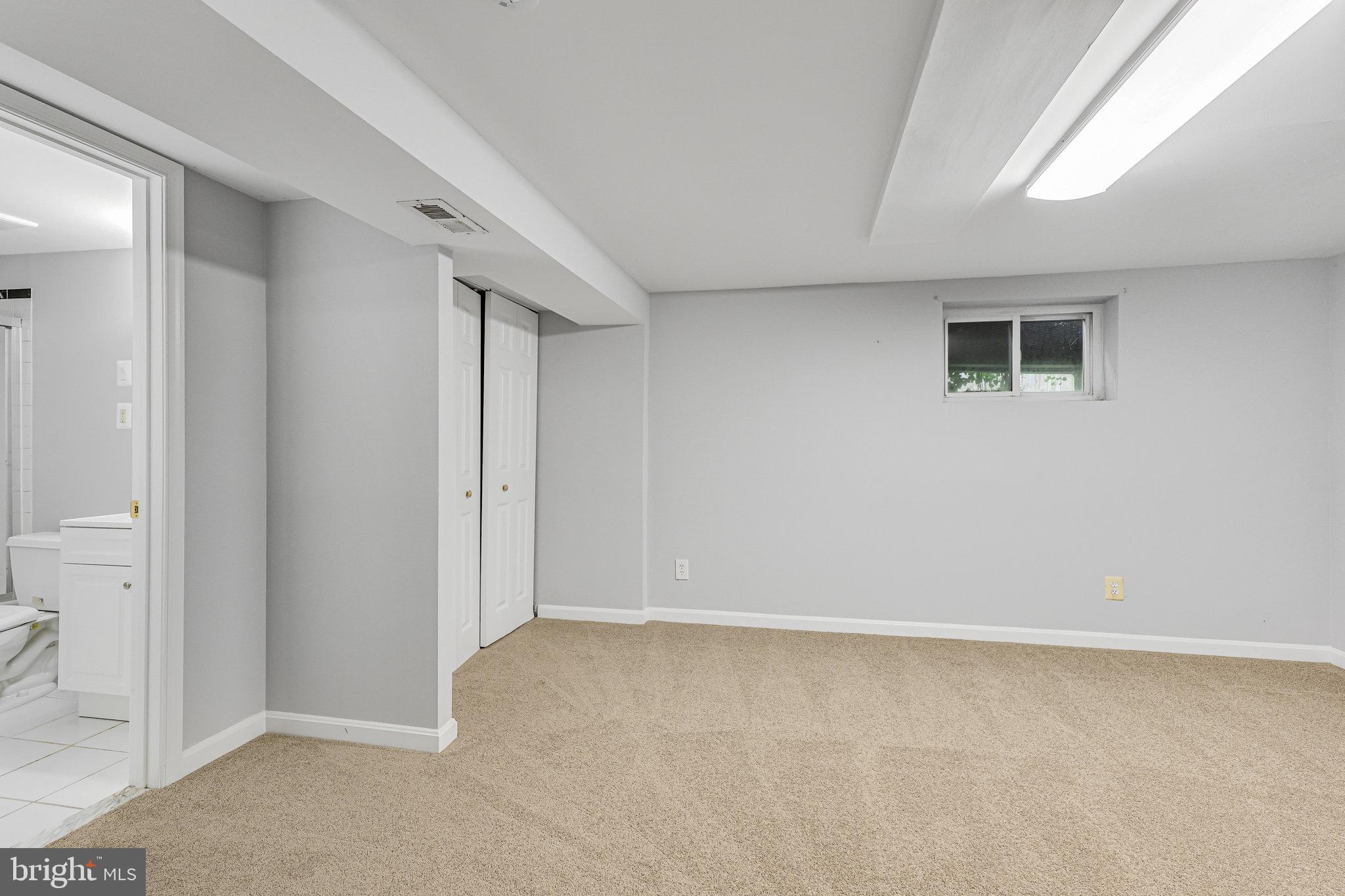 BROYHILL PARK - Residential Lease