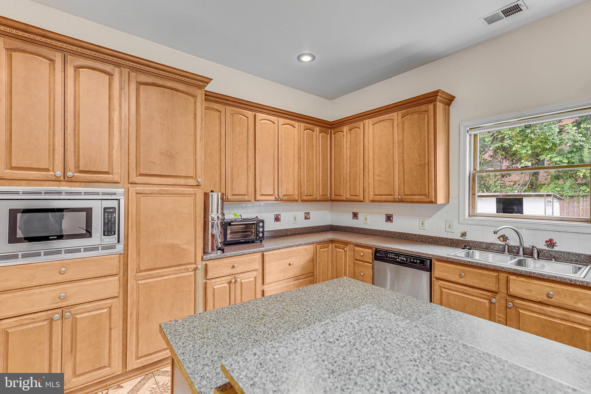 BROYHILL PARK - Residential Lease