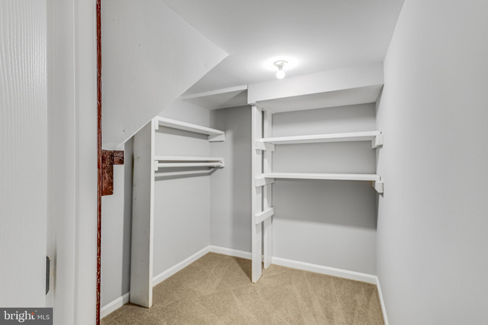 BROYHILL PARK - Residential Lease