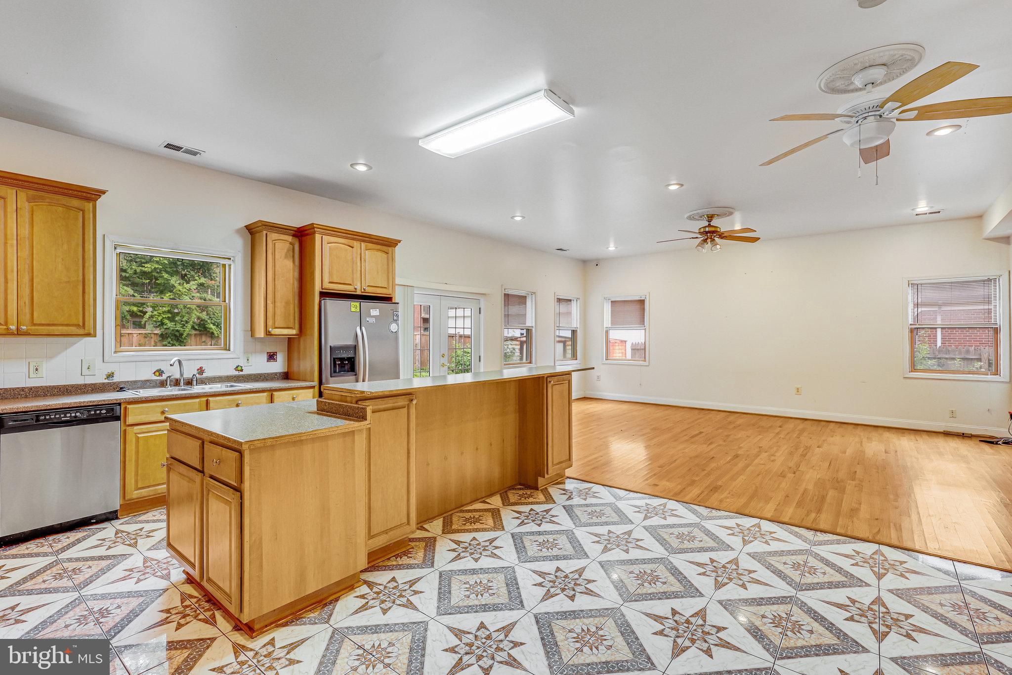 BROYHILL PARK - Residential Lease