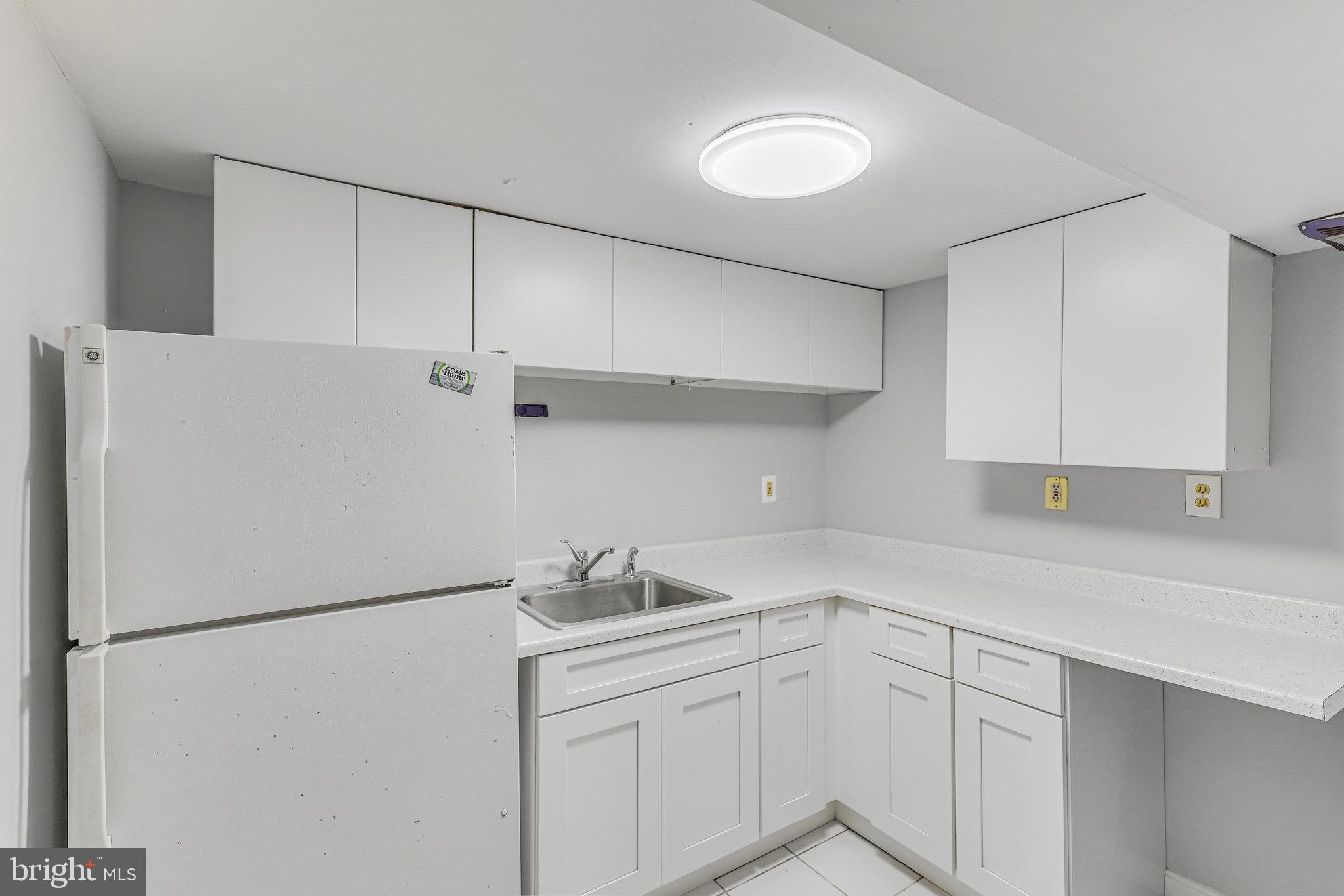 BROYHILL PARK - Residential Lease